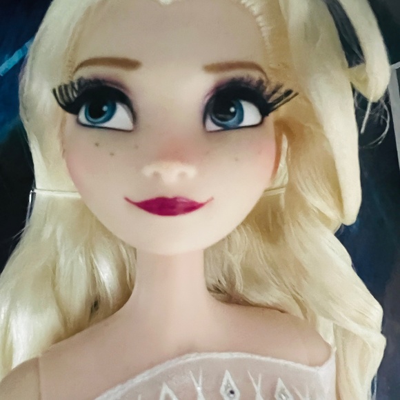 Disney Store - Frozen 2, Snow Queen Elsa Limited Edition Doll, NRFB - Picture 3 of 3